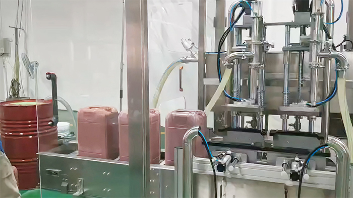 自动称重灌装生产线搞定食用油 化工原料20L桶装灌装需求(图1) 自动称重灌装生产线搞定食用油 化工原料20L桶装灌装需求(图1)