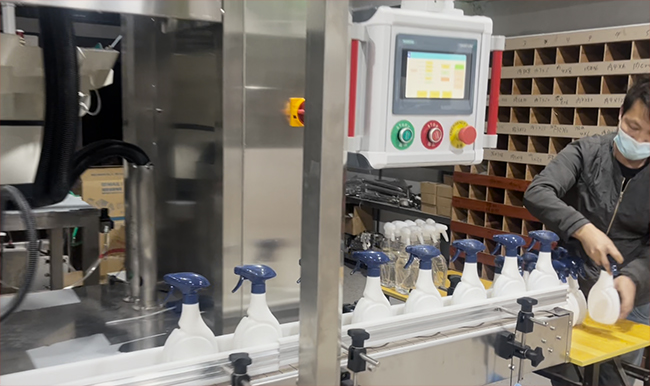 日化 / 医药包装升级：自动喷雾盖旋盖机成产线标配(图2)