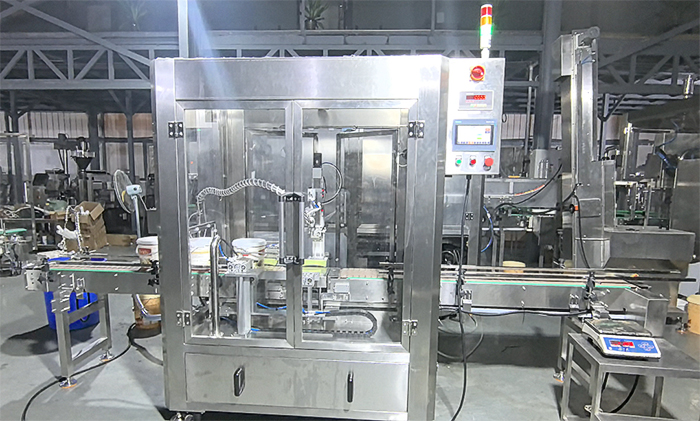 精准计量+全流程自动化：自动多功能称重灌装机成食品化工添加剂企业标配(图1)