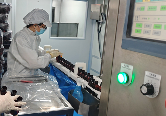 10-250ml 药瓶口服液糖浆灌装旋盖机 螺纹盖自动旋盖设备(图2)